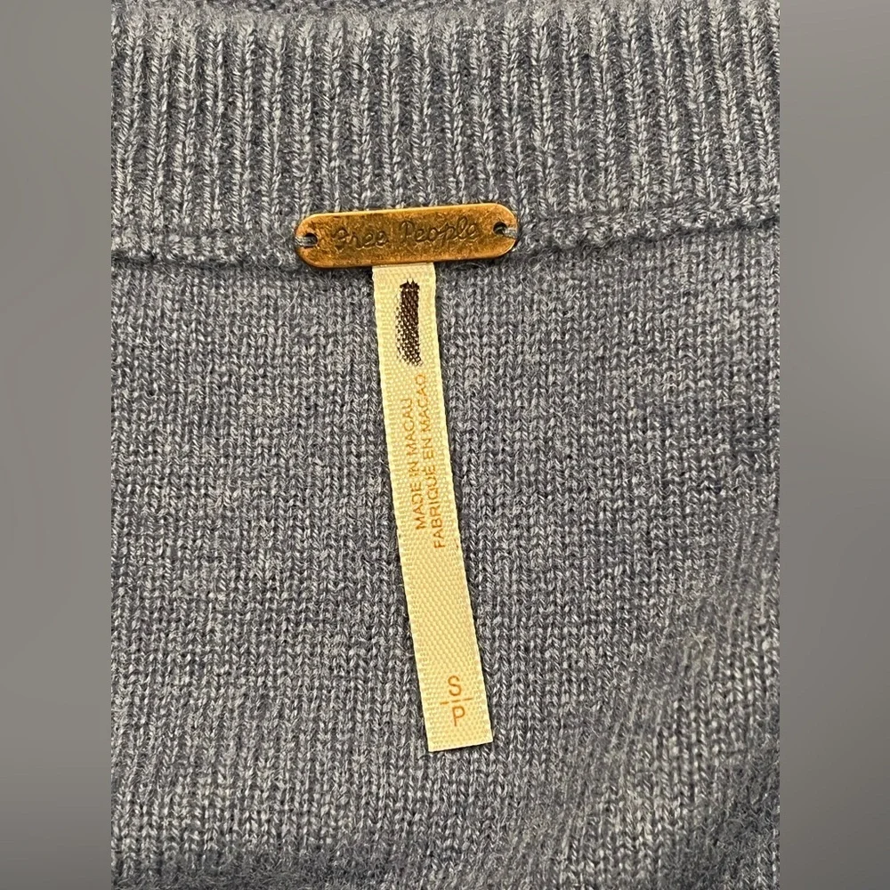 Free People Shirt Womens Annabel 100% Cashmere V Neck Indigo Blue Size Small - Picture 10 of 10